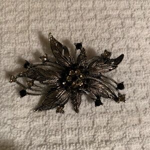 Vintage Elegant Silver and Black Floral Brooch Excellent Condition